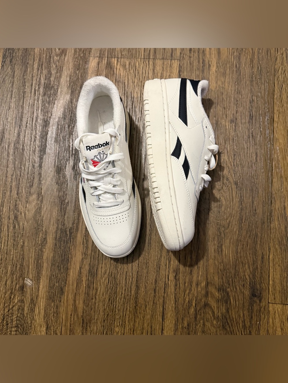 Reebok Court Surge Adance  White Low-Top Sneakers Size 9 Women